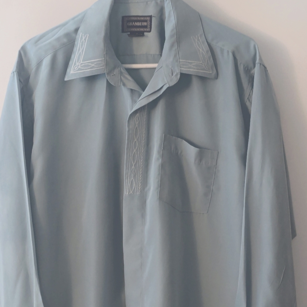 Large grandeur blue button down shirt